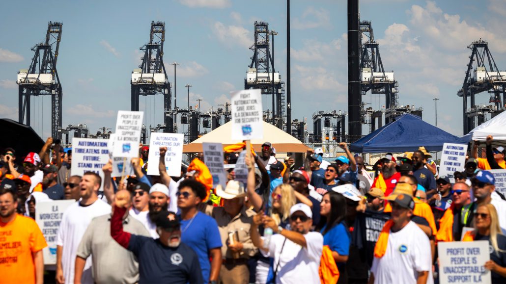 US Dockworkers End Strike After Reaching Tentative Wage Agreement