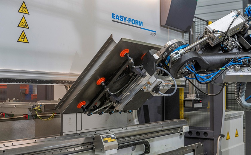 LVD’s Easy-Cell 80/25: Advanced Robotic Bending for Large Parts