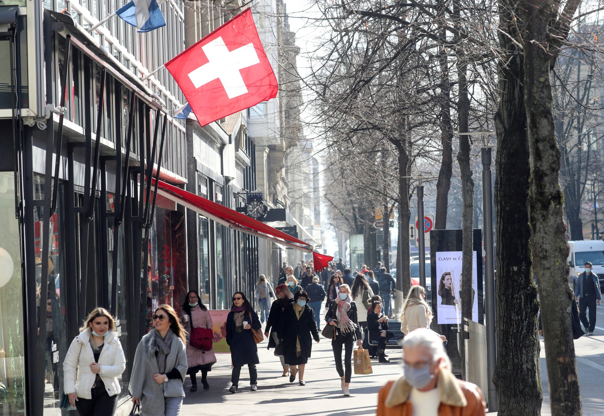 Swiss Economic Growth Slows Amid Weak Manufacturing and Global Pressures