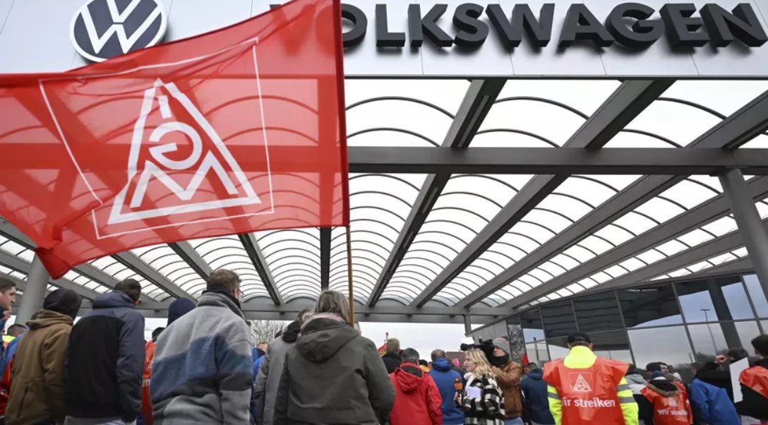 Volkswagen Employees Resume Strike Action Amid Plant Closure and Cost-Cutting Fears