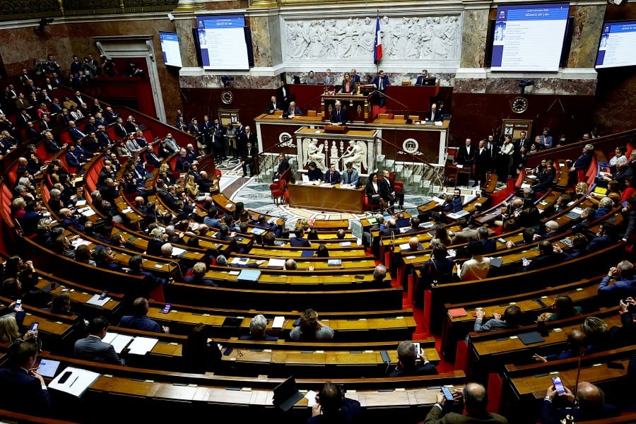 French Parliament Passes Emergency Law to Prevent Government Shutdown Amid Budget Crisis