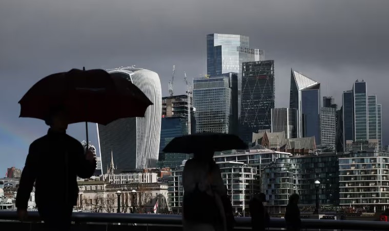 UK Economy Faces Stagnation Amid Rising Business Concerns and Government Policy Adjustments