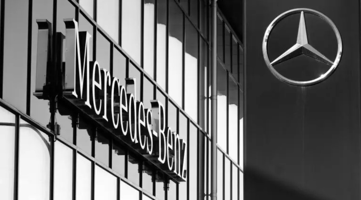 Mercedes-Benz Faces Profit Challenges Amid Slowing Auto Market and Growing EV Competition