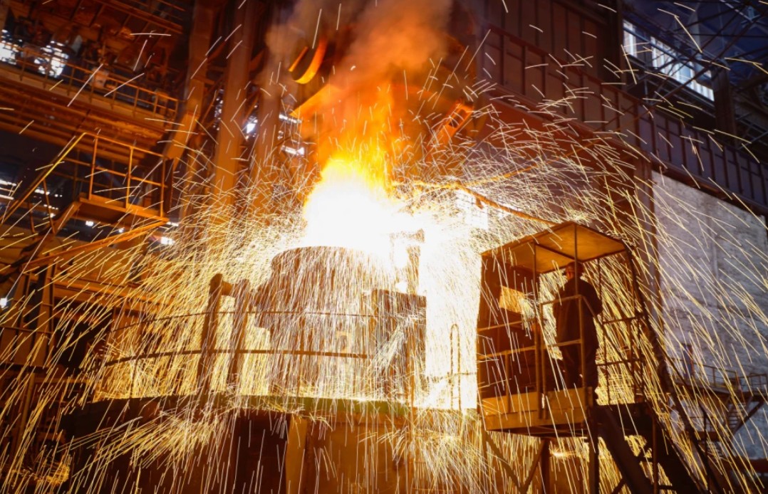 China Steel Production Falls to 9-Month Low in August 2025