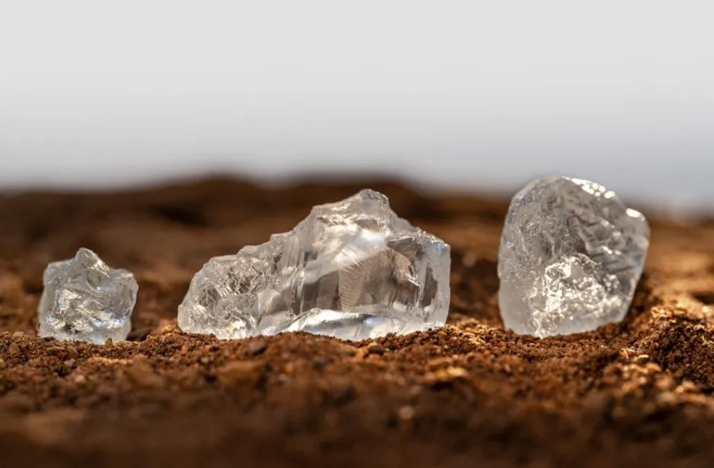 Angola Joins Race for Stake in De Beers
