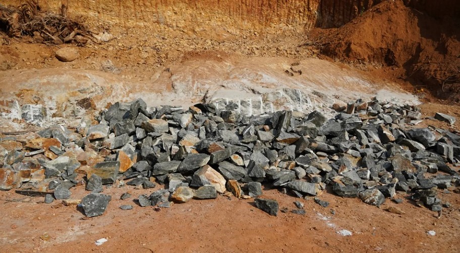 Ukraine Launches Tender for Major Lithium Deposit Amid Ownership Dispute