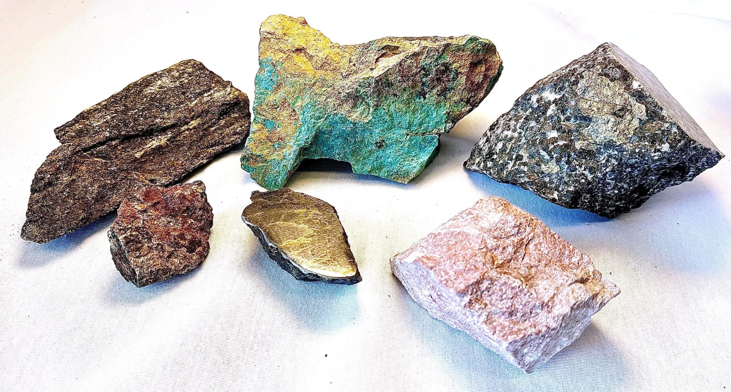 Pentagon Moves to Stockpile $1bn of Critical Minerals to Cut Dependence on China