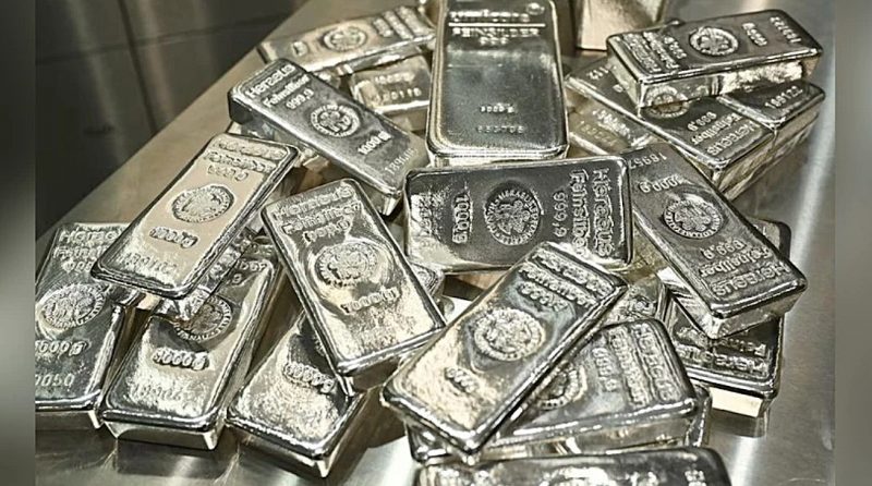 Silver Outperforms Gold Amid Surging Industrial Demand