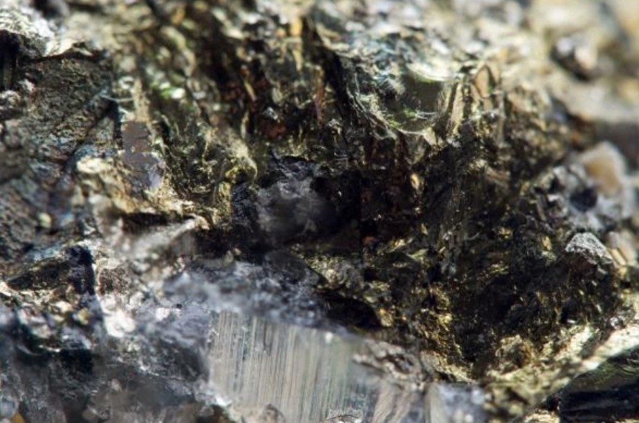 China Mineral Resources Group Criticizes Iron Ore Market Speculation