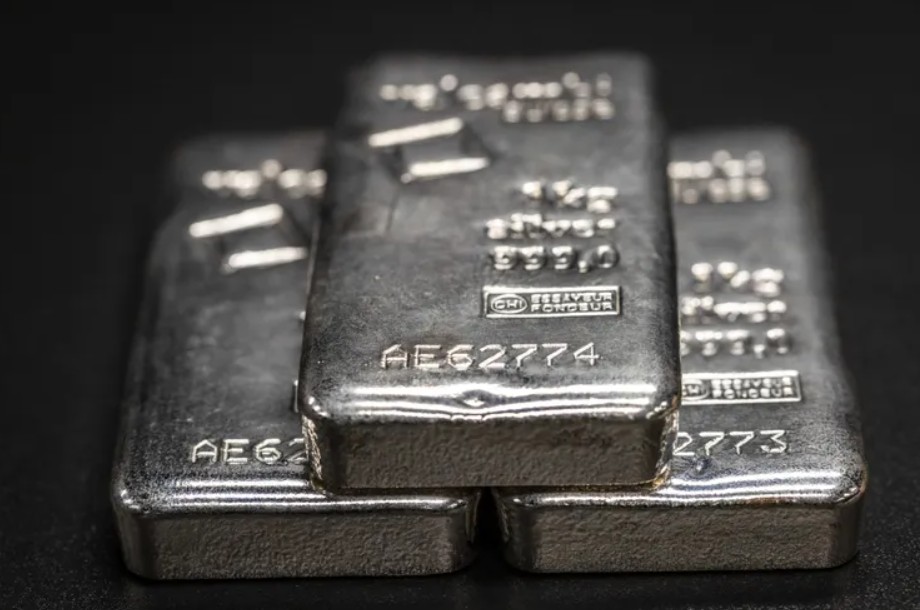 Silver and platinum prices plunge as volatility grips precious metals markets