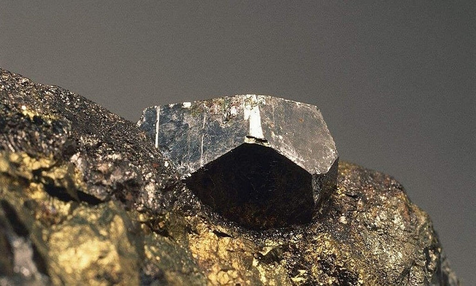 Tungsten Prices Surge as Export Controls and Military Demand Drive Record Rally