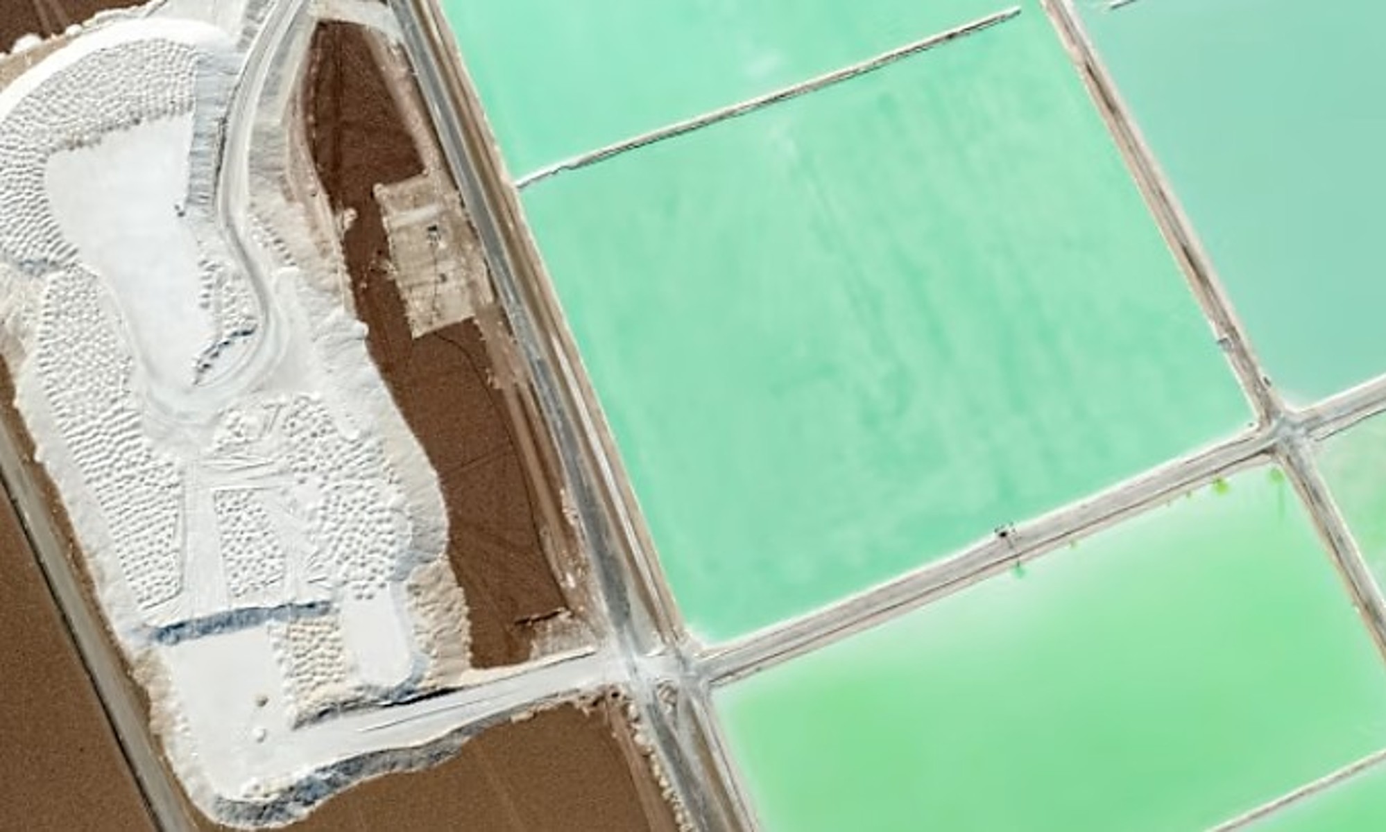 China Lithium Prices Tumble on Weak EV Sales and Middle East Tensions