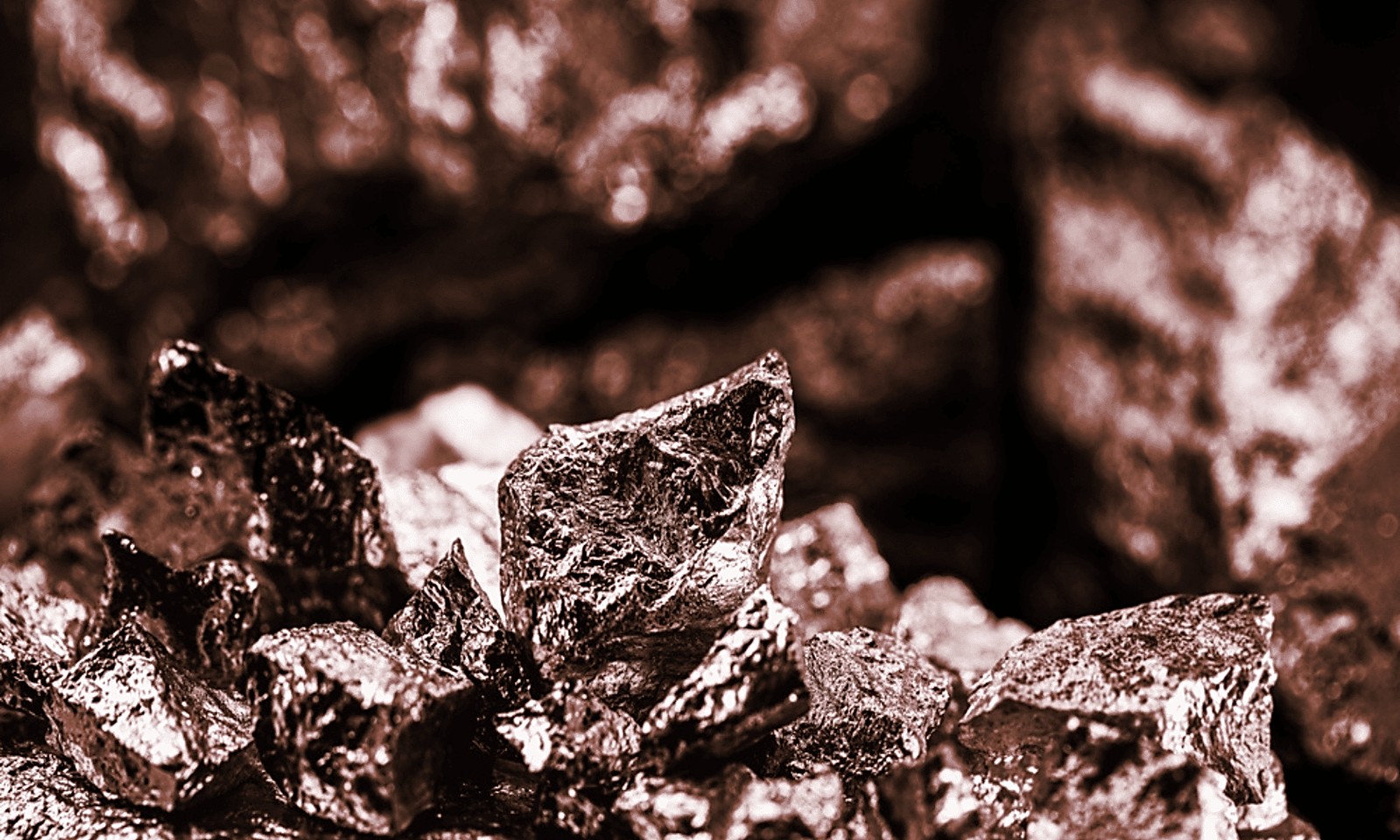 Copper Prices Hit Record High in US on Supply Risks and Tariff Expectations