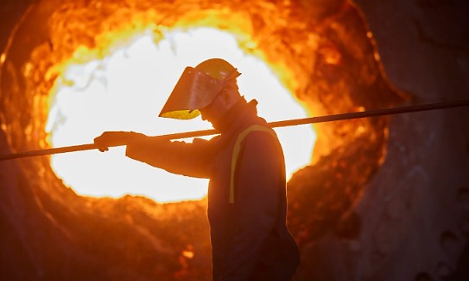 UK Moves Toward British Steel Nationalization Amid China Warning