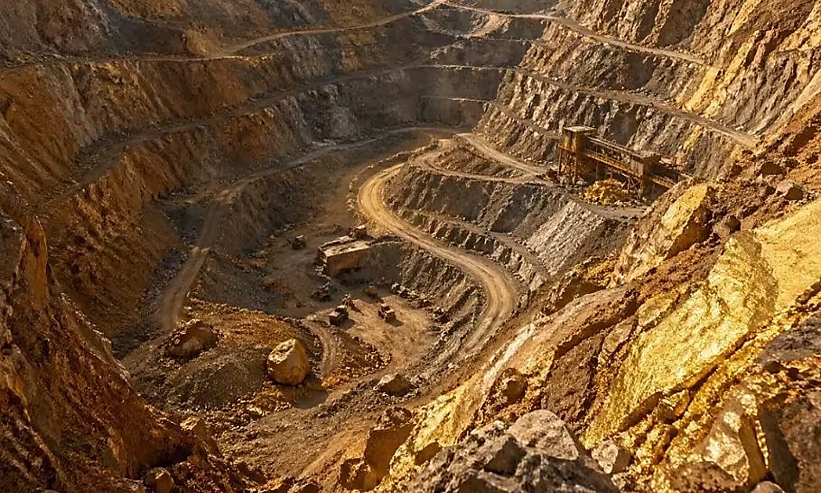 Global Gold Production Hits Record Highs as Cost Pressures Test Miners