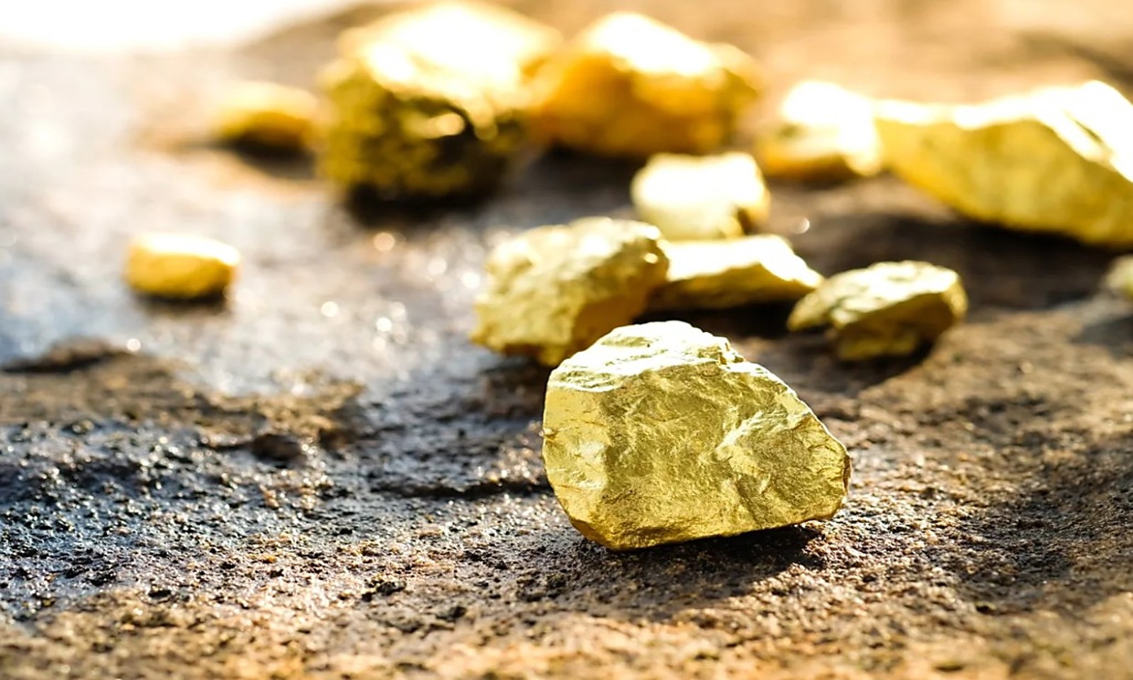 Gold Hits Two-Month High Before Retreating on Middle East Oil Spikes