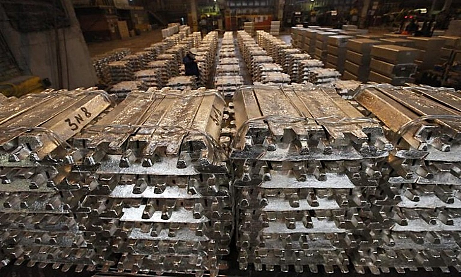 LME Base Metals Advance as US-Iran Peace Talks Ease Dollar and Energy Pressures