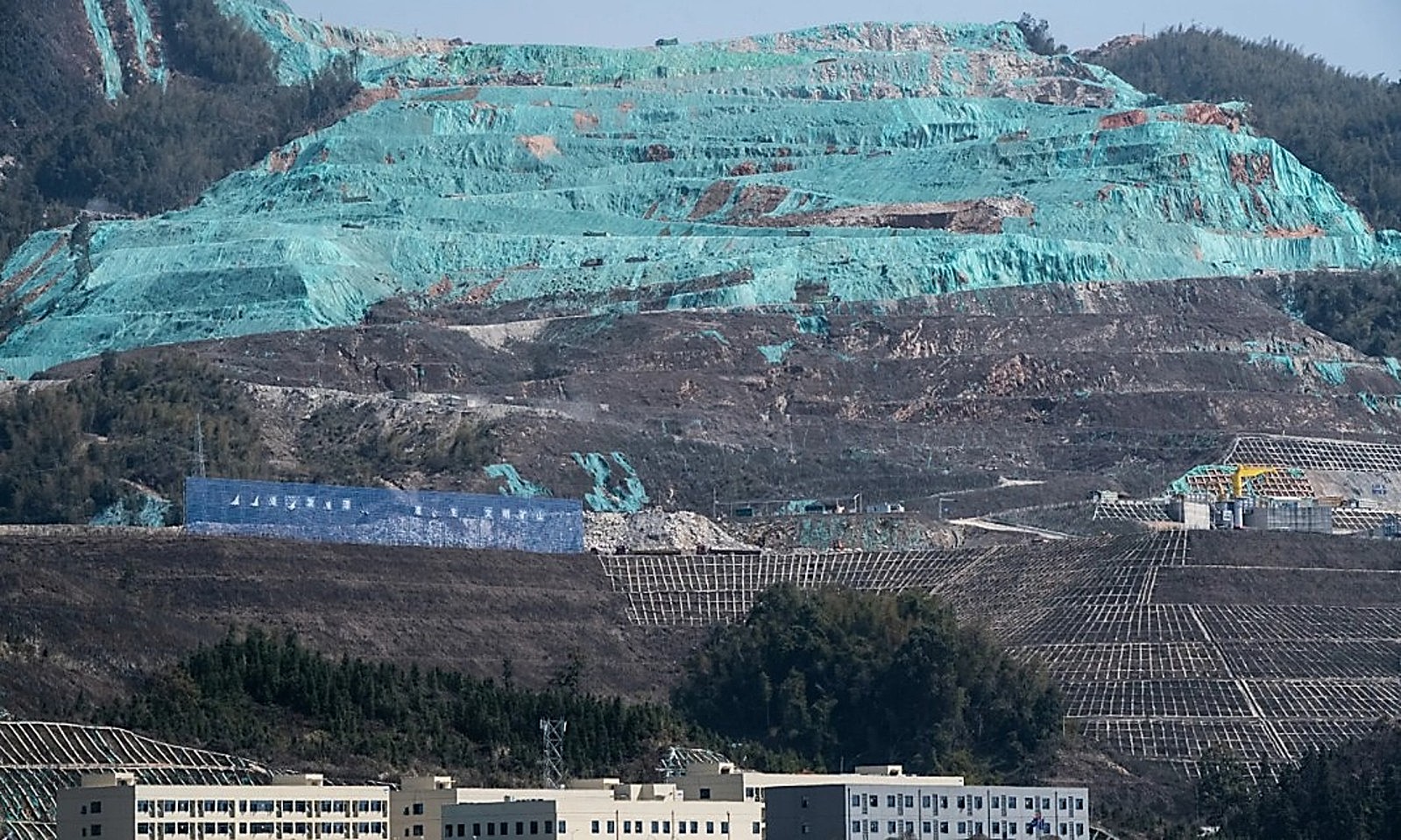 China’s Largest Lithium Mine Suspends Operations Over Licensing Disputes