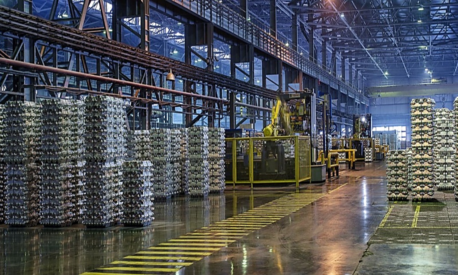Aluminum Markets Mask Deep Supply-Chain Stress Beneath the Surface